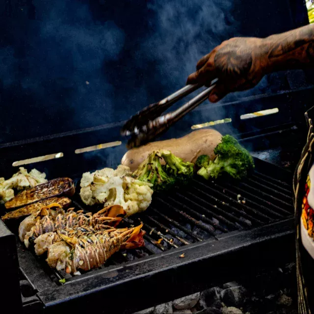 Don't forget to make a reservation for Saturday's barbecue in time so you can join us great evening full of delicious food, company, and a fantastic time!
For reservations call +(504) 9451-6320. 

#honduras #roatan #sandybay #sunkenfish #tranquilseas #beachrestaurant #bestfoodroatan #bestfood #caribbean #thebestrestaurant #saturdaybarbecue